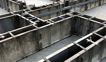 型枠立て込み状況